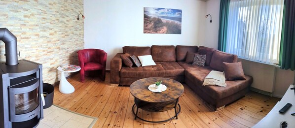 Smart TV, fireplace, stereo