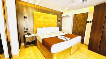 Comfort Room | Desk, free WiFi