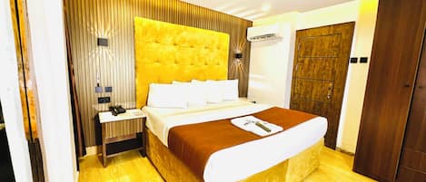 Comfort Room | Desk, WiFi (free)