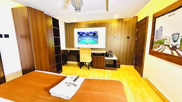 Comfort Room | Desk, WiFi (free)