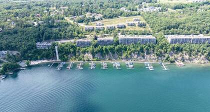 Canandaigua Lake Front Condo, Beach Access, Hike, Fireplace