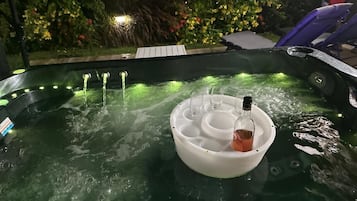 Bañera de hidromasaje exterior