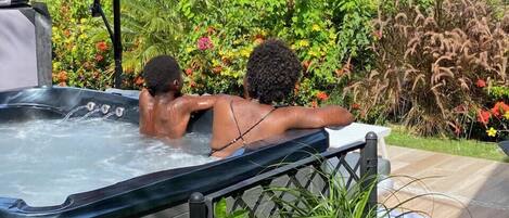 Baignoire à remous extérieure