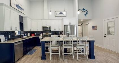 Fish Stories 5 Bedroom/3.5 Bathroom With Pool and Playscape