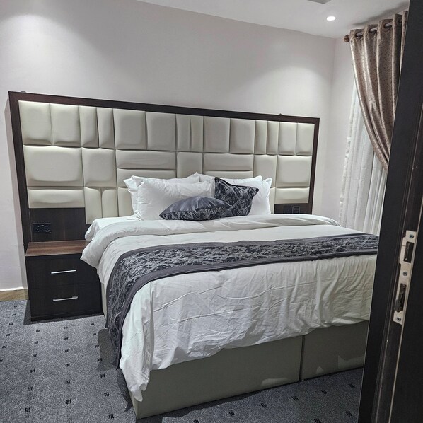 Suite Deluxe, 1 cama King size, cocineta | 1 habitación, wifi gratis y ropa de cama 