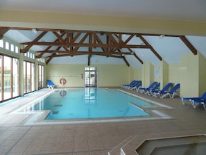 Innendørsbasseng og utendørsbasseng