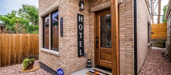 Lohi Luxury Lodge. Cozy Luxe 2-bedroom in heart of Denver. in Denver. Wifi + AC