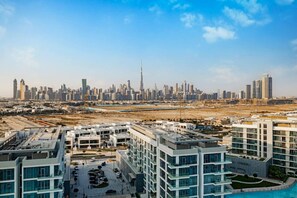 Exterior - 2BR in with Burj Khalifa View (Dubai)