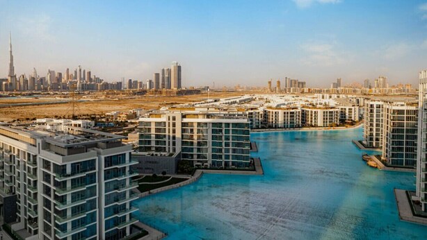 Exterior - 2BR in with Burj Khalifa View (Dubai)