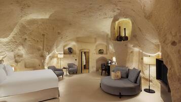 Luxury Room | In-room safe, desk, blackout curtains, free WiFi