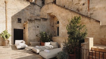 Couples treatment rooms, sauna, hot tub, steam room, body scrubs