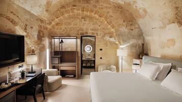 Superior Room | Peti besi dalam bilik, meja, langsir/tirai gelap terus, Wi-fi percuma