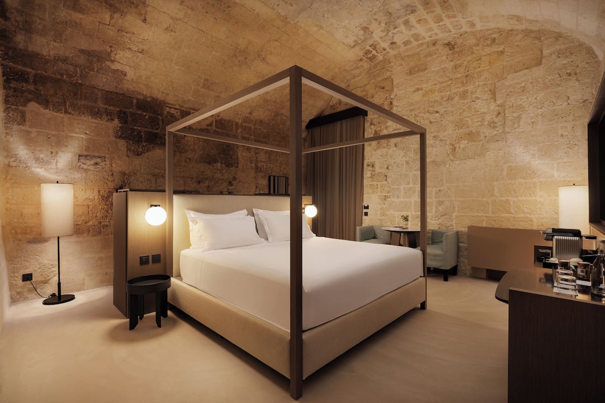 Royal Suite | 1 bedroom, in-room safe, desk, blackout curtains