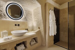 Luxury Room | Bathroom | Shower, hair dryer, bathrobes, slippers