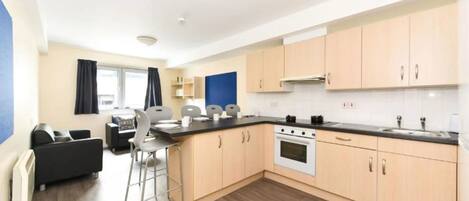 Single Room, Non Smoking | Shared kitchen