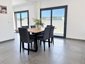 Dining - Casa da Praceta - By SCH (Alfeizerão)