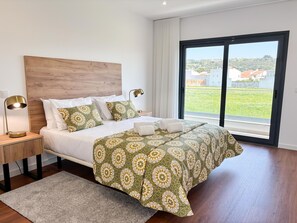 3 bedrooms, free WiFi, bed sheets - Casa da Praceta - By SCH (Alfeizerão)