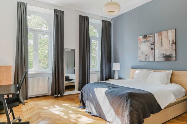 3 slaapkamers, een strijkplank/strijkijzer, wifi, beddengoed