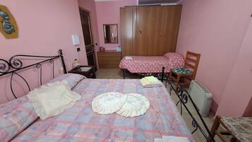 3 chambres, fer et planche Ă  repasser, Wi-Fi, draps fournis