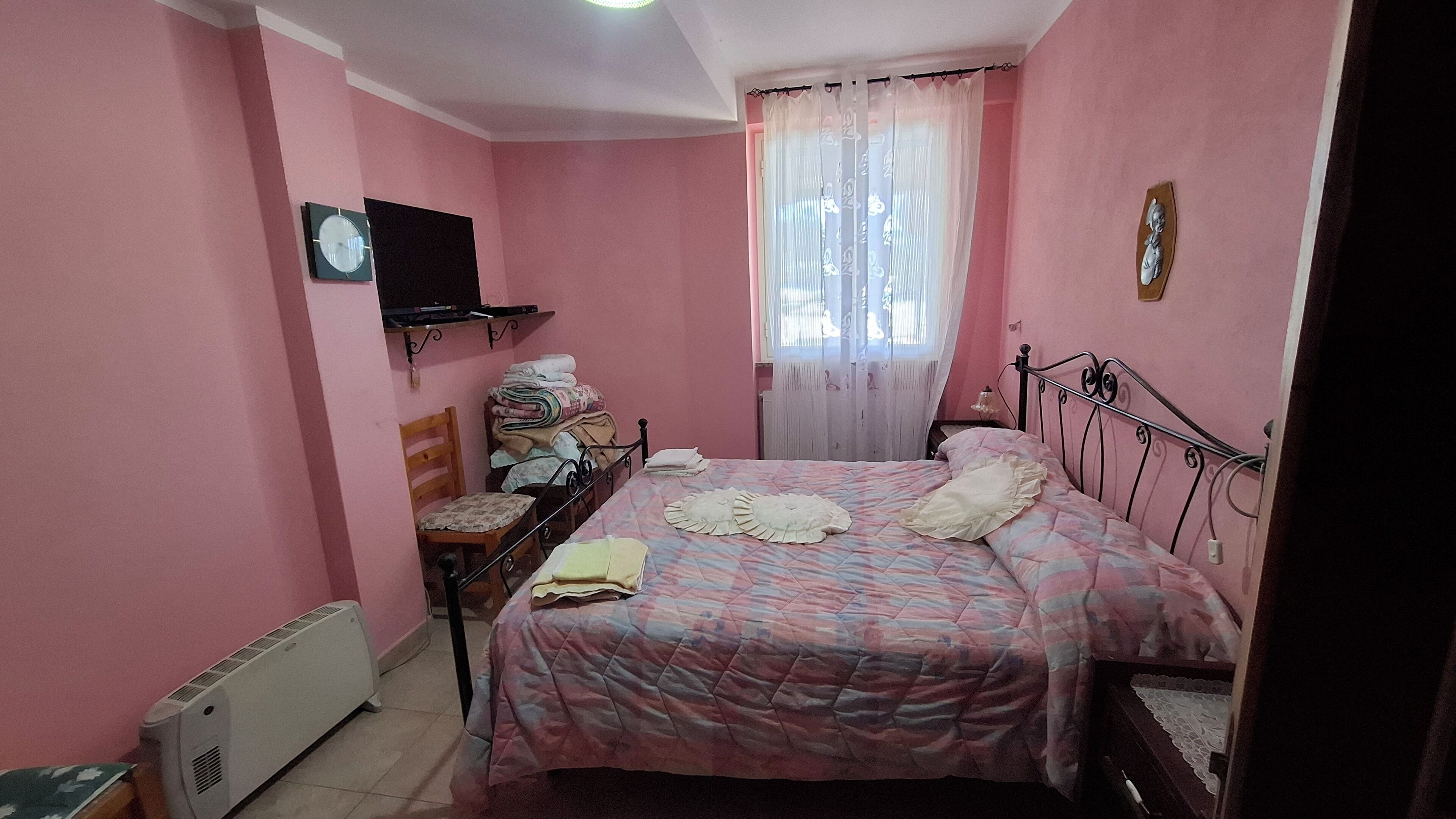 3 chambres, fer et planche à repasser, Wi-Fi, draps fournis