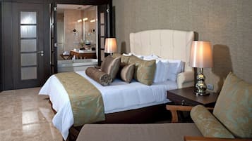 2 bedrooms, iron/ironing board, WiFi