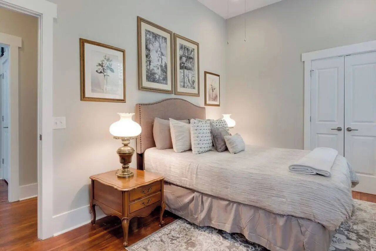 House | Iron/ironing board, WiFi (free), bed sheets