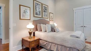 House | Iron/ironing board, free WiFi, bed sheets