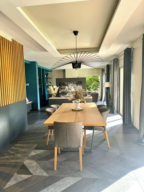 Dining - Villa Birdie - Belle maison avec piscine (Cailloux-sur-Fontaines)