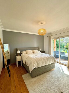 4 habitaciones, tabla de planchar con plancha, cuna de viaje y wifi 