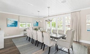 Dining - Immaculate 4-bedroom house with pool in beautiful Newport Beach (Newport Beach)