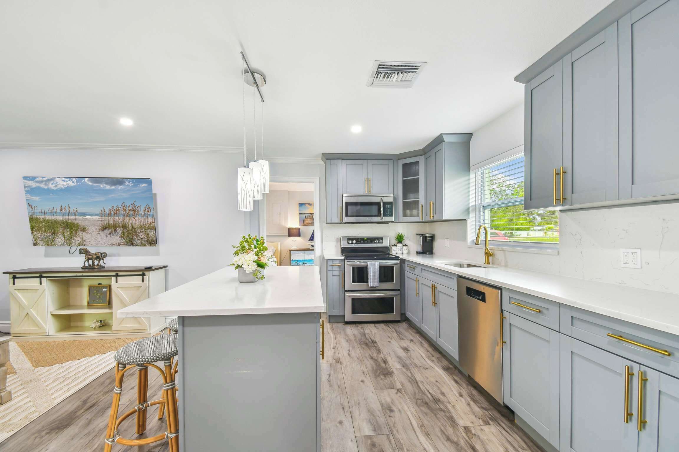 Refrigerador, microondas, horno y parrilla de estufa 