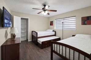 3 Schlafzimmer, Schreibtisch, Bügeleisen/Bügelbrett, WLAN