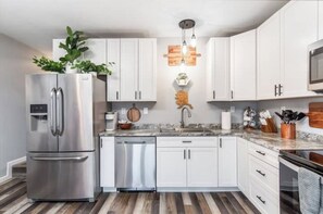 Private kitchen - Alaskan Bison Byre [3] (Anchorage)