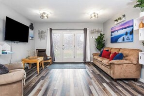 Living area - Alaskan Bison Byre [3] (Anchorage)