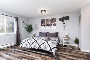 1 bedroom, WiFi, bed sheets - Alaskan Bison Byre [3] (Anchorage)