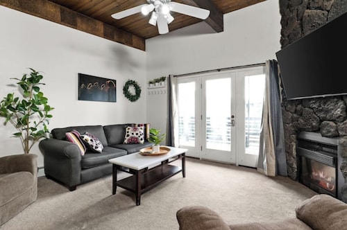 Alaskan Dreamscape Loft [5]