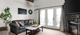 Alaskan Dreamscape Loft [5]