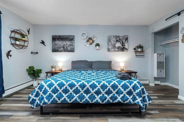 1 bedroom, WiFi, bed sheets - Alaskan Steam-powered Loft -6 (Anchorage)