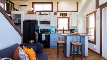 House, 2 Queen Beds, Patio, Mountain View (MM, Casa Vega) | Private kitchen | Fridge, microwave, oven, stovetop