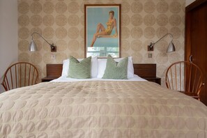 2 soverom, skrivebord, strykejern/-brett og wi-fi