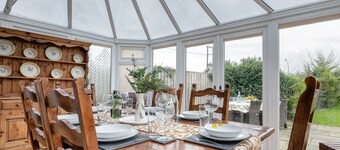 Beautifully presented dog friendly holiday cottage - Holly Tree Cottage