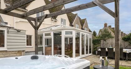 Beautifully presented dog friendly holiday cottage - Holly Tree Cottage