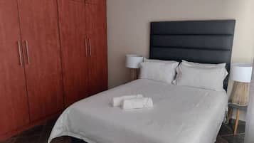 2 bedrooms, iron/ironing board, WiFi, bed sheets