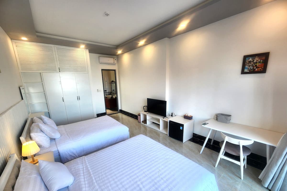 Minibar, desk, free WiFi, bed sheets