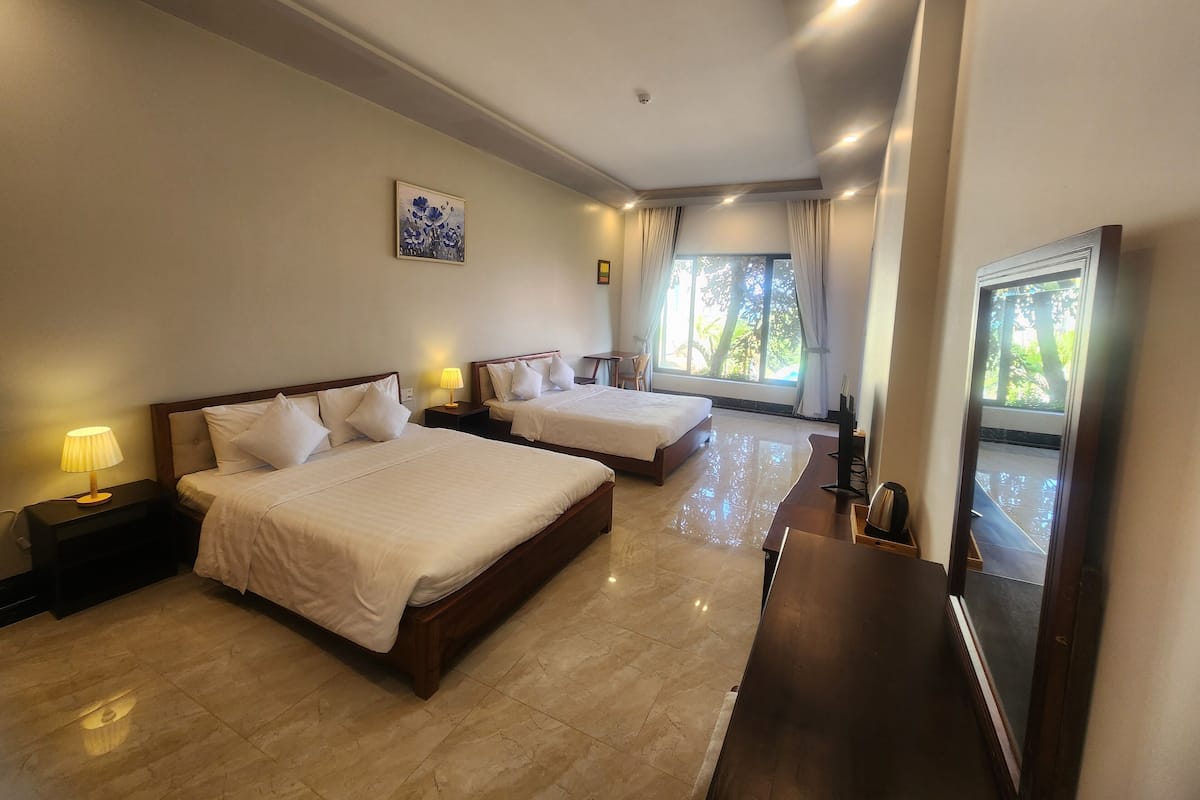 Minibar, desk, free WiFi, bed sheets