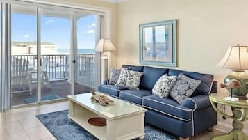 Smart-TV, Kamin, DVD-Player, Bücher