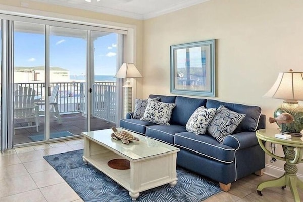 Smart-TV, Kamin, DVD-Player, BĂŒcher