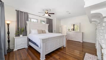 Desk, iron/ironing board, travel cot, WiFi