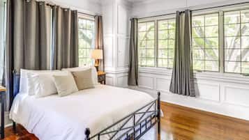 6 bedrooms, desk, iron/ironing board, WiFi