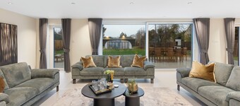 Joy Lane Mansion—Luxe Stay, Poolside Fun & Comfort